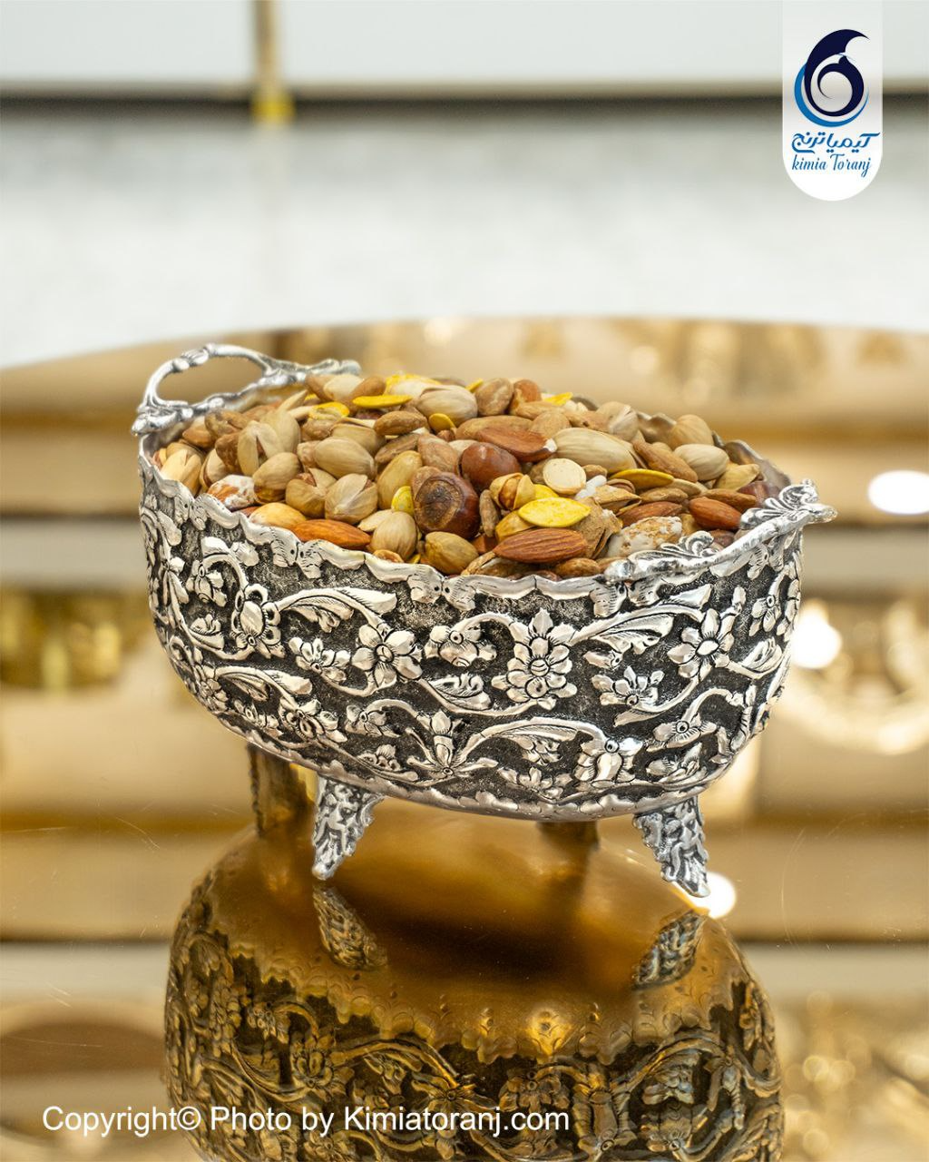 آجیل‌خوری شبه نقره