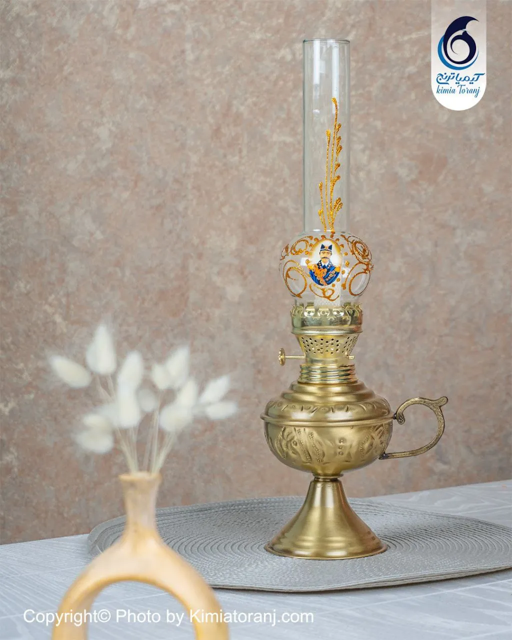 چراغ متوسط قلم زنی دسته دار برنجی