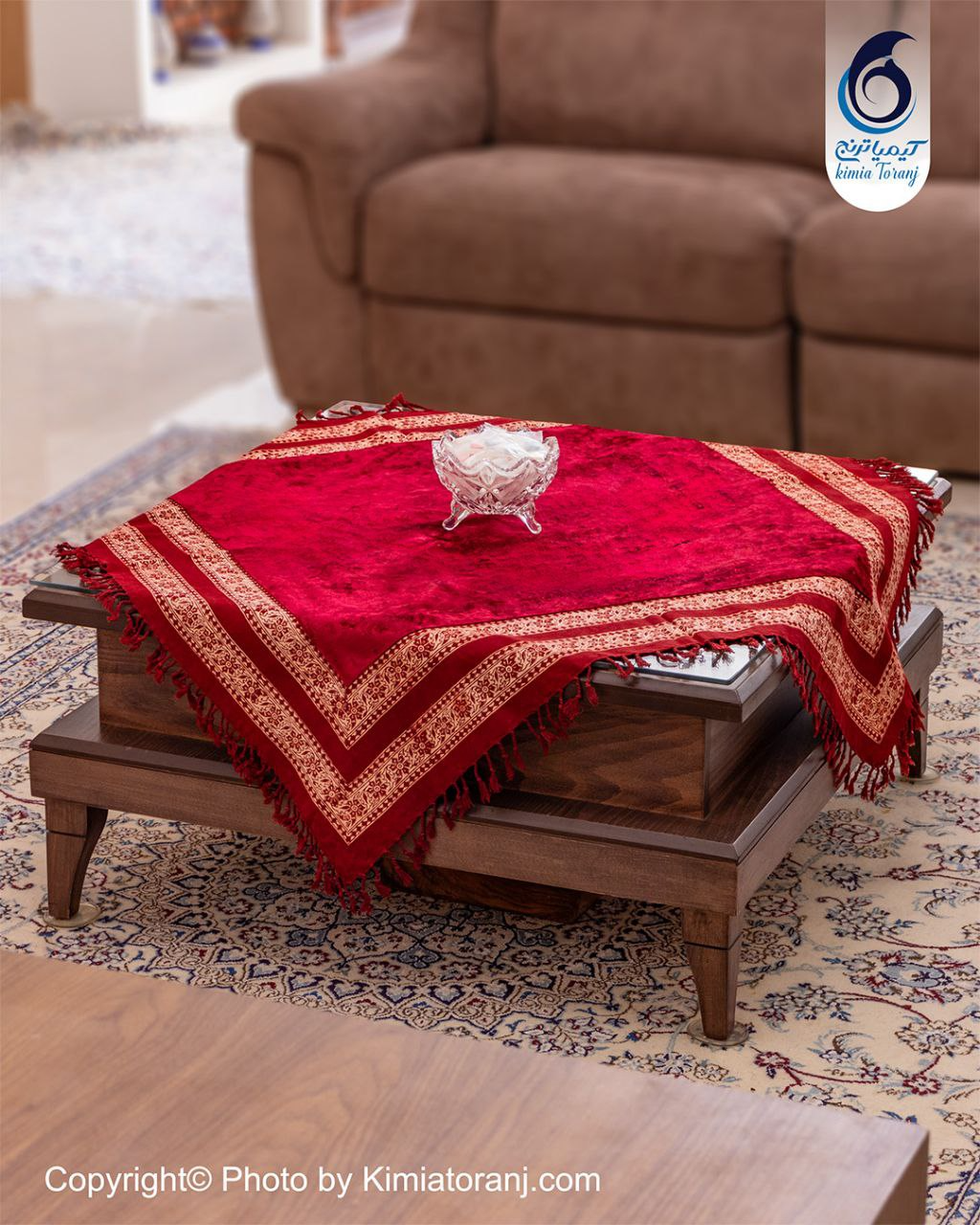 پارچه مخمل قلم کار قرمز حاشیه مدرن