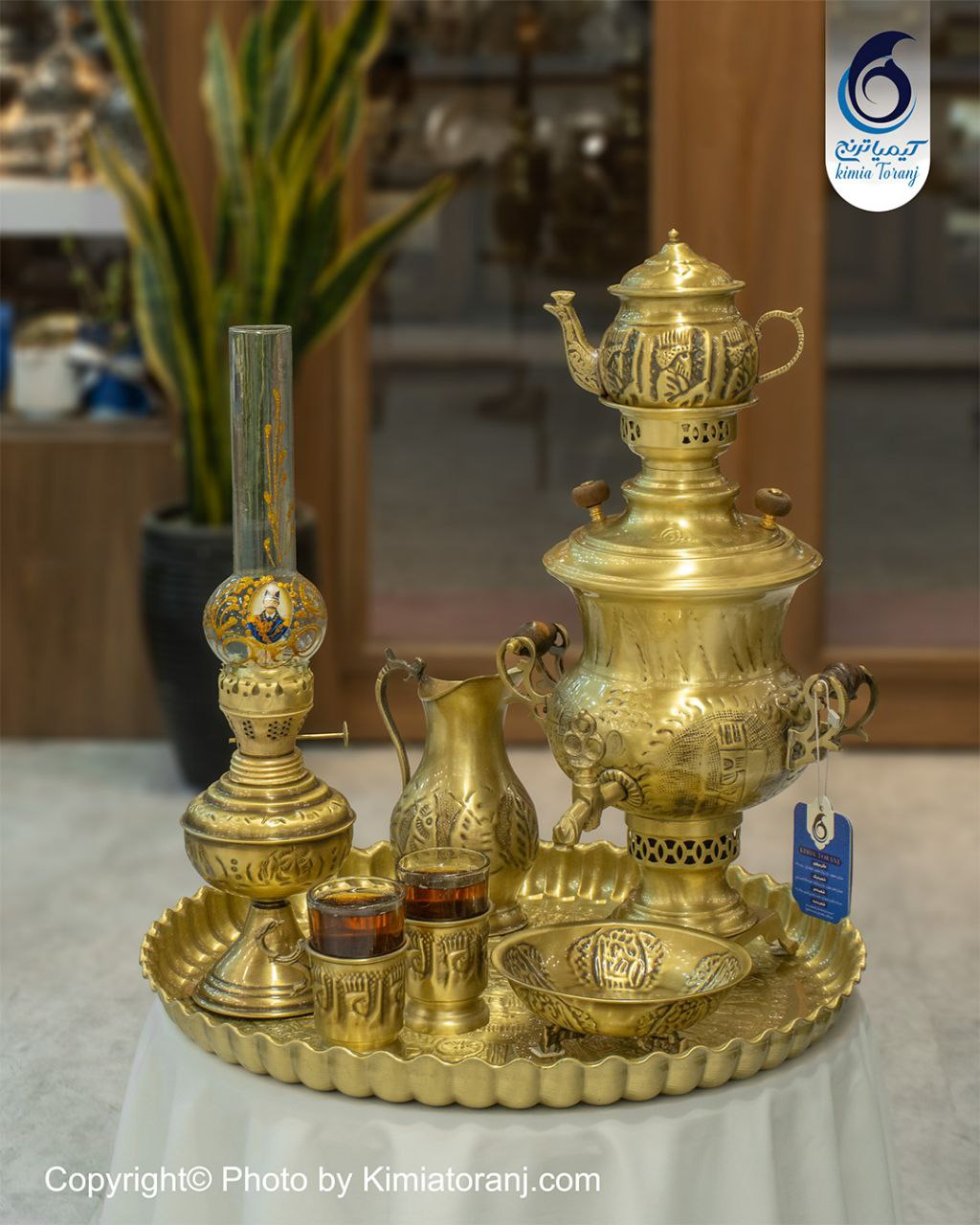 سماور زغالی 2/5 لیتری عدسی قلمزنی دسته توری برنجی ضخیم