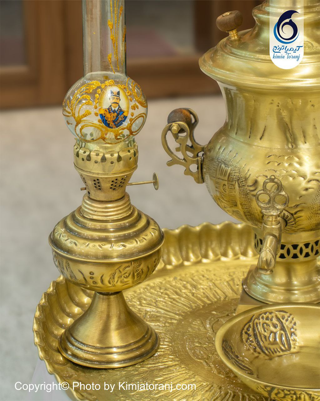 سماور زغالی 2/5 لیتری عدسی قلمزنی دسته توری برنجی ضخیم